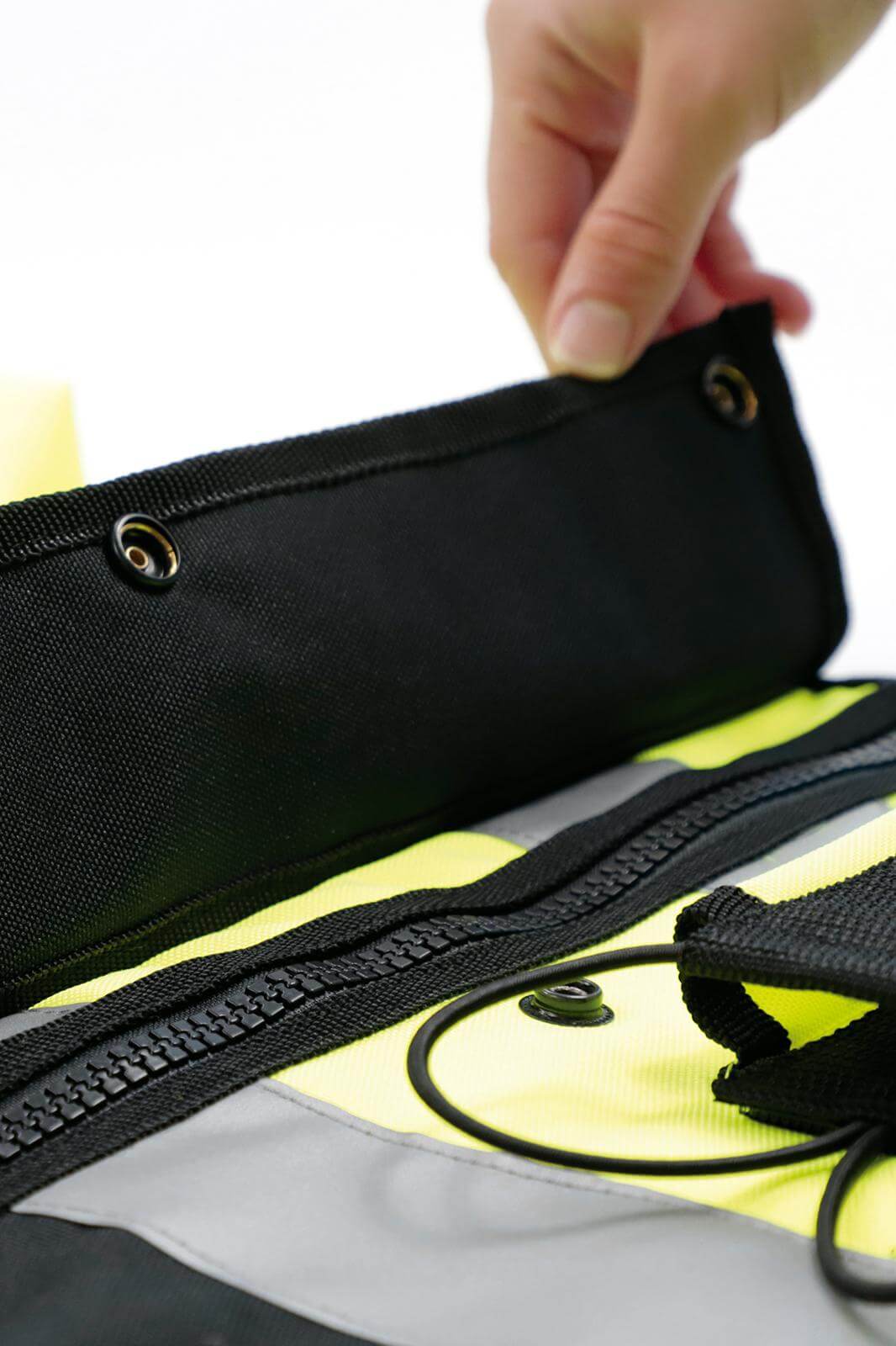 Bonn Taktical Huomioliivi