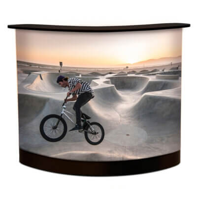 Esittelytiski yrityksesi brändillä